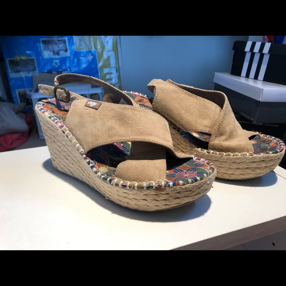 Exotic print wedges